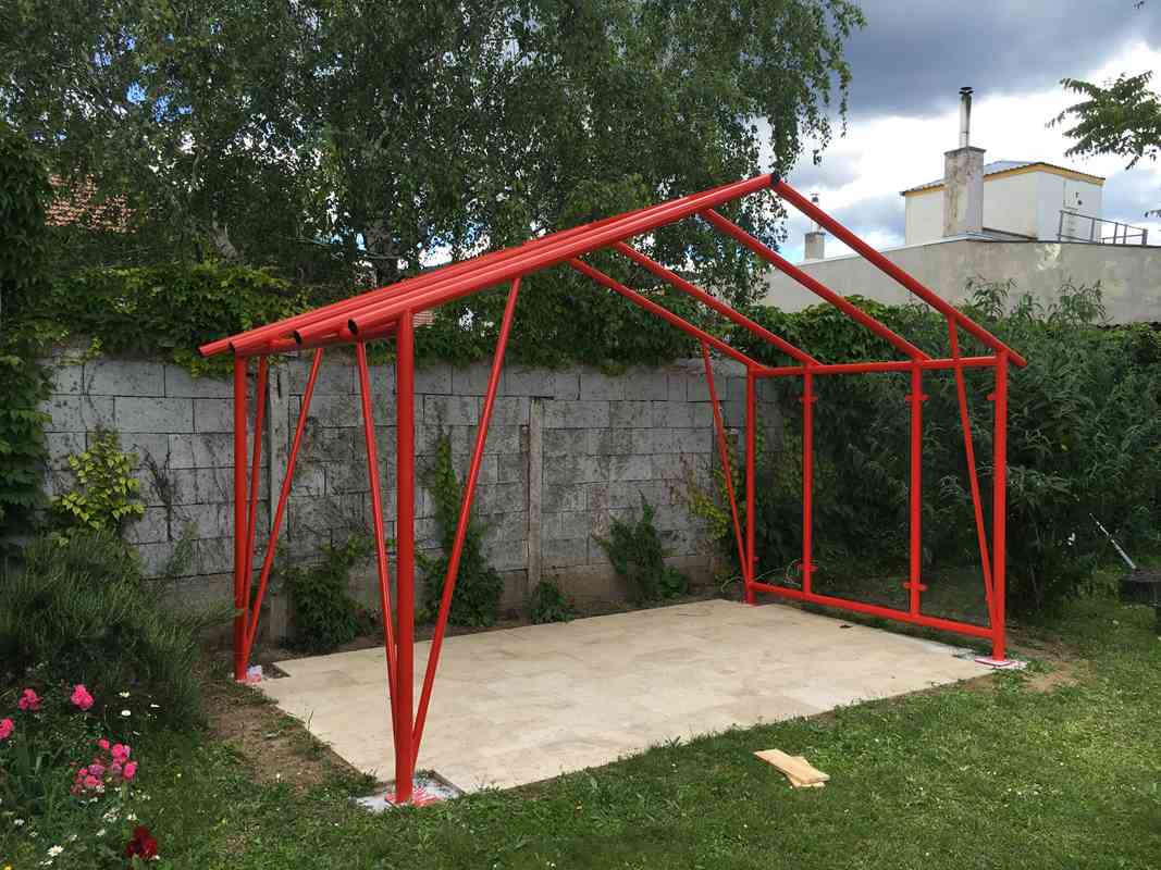 Stahl-Unterkonstruktion für eine Gartenhütte